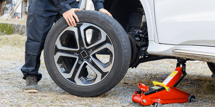 Die Reifen zuhause wechseln: Die Reifen von der Felge ziehen oder vollständige Räder montieren - finden Sie Ihre Lösung