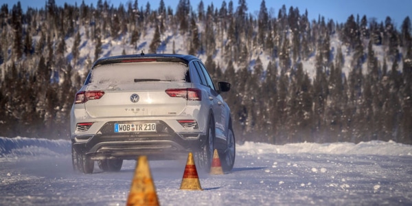 Bremstest für Winterreifen mit dem SUV VW T-Roc
